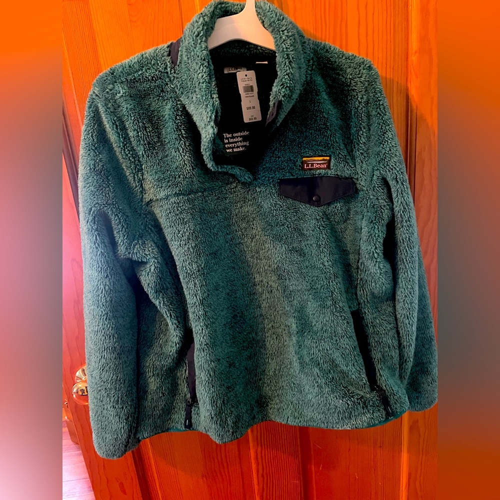 Women’s LL Bean sweatshirt
